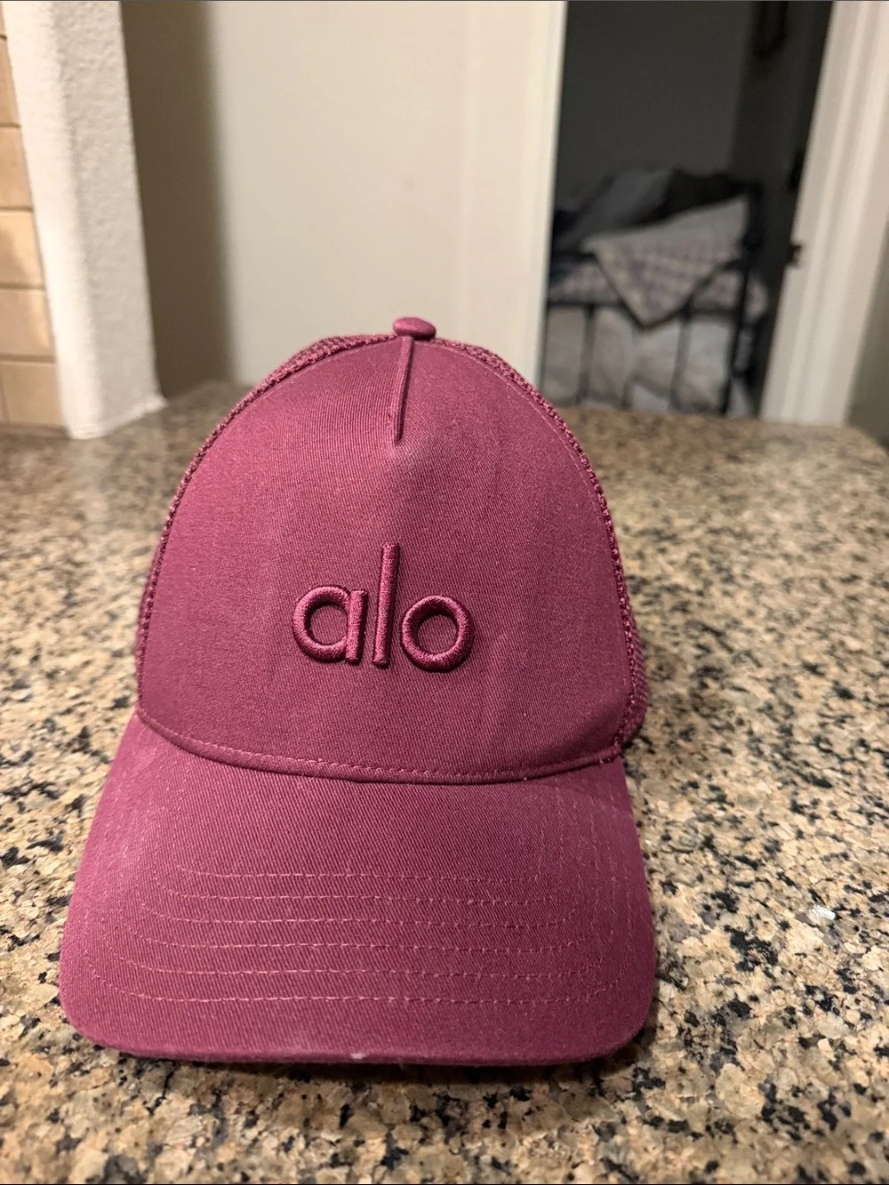 ALO Yoga Embroidered Logo Cap - Burgundy